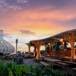 Menikmati Suasana Santai di Beer Garden Naples